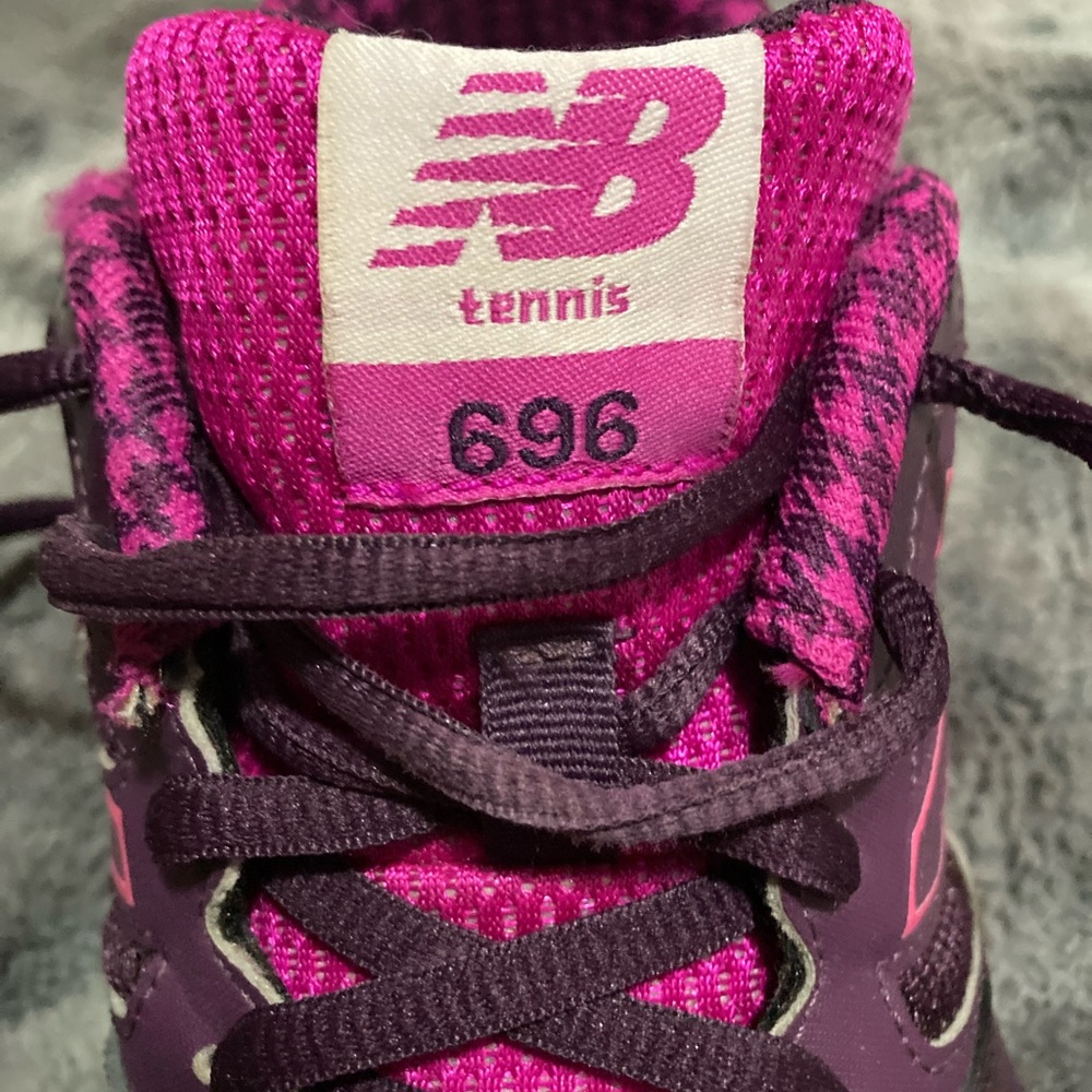 Women’s New Balance 696 tennis shoe, purple size 10 - Picture 4 of 7